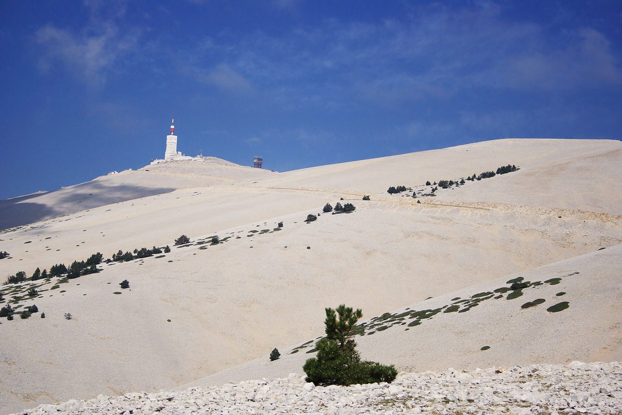 Mont Ventoux, By muneaki - https://www.flickr.com/photos/43302713@N04/4033066123/, CC BY-SA 3.0, https://commons.wikimedia.org/w/index.php?curid=8248533
